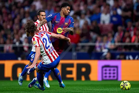 "كان تصرفًا طبيعيًا".. الاتحاد الإسباني يكشف عن محادثة الحكام في واقعة طرد جيرارد مارتن